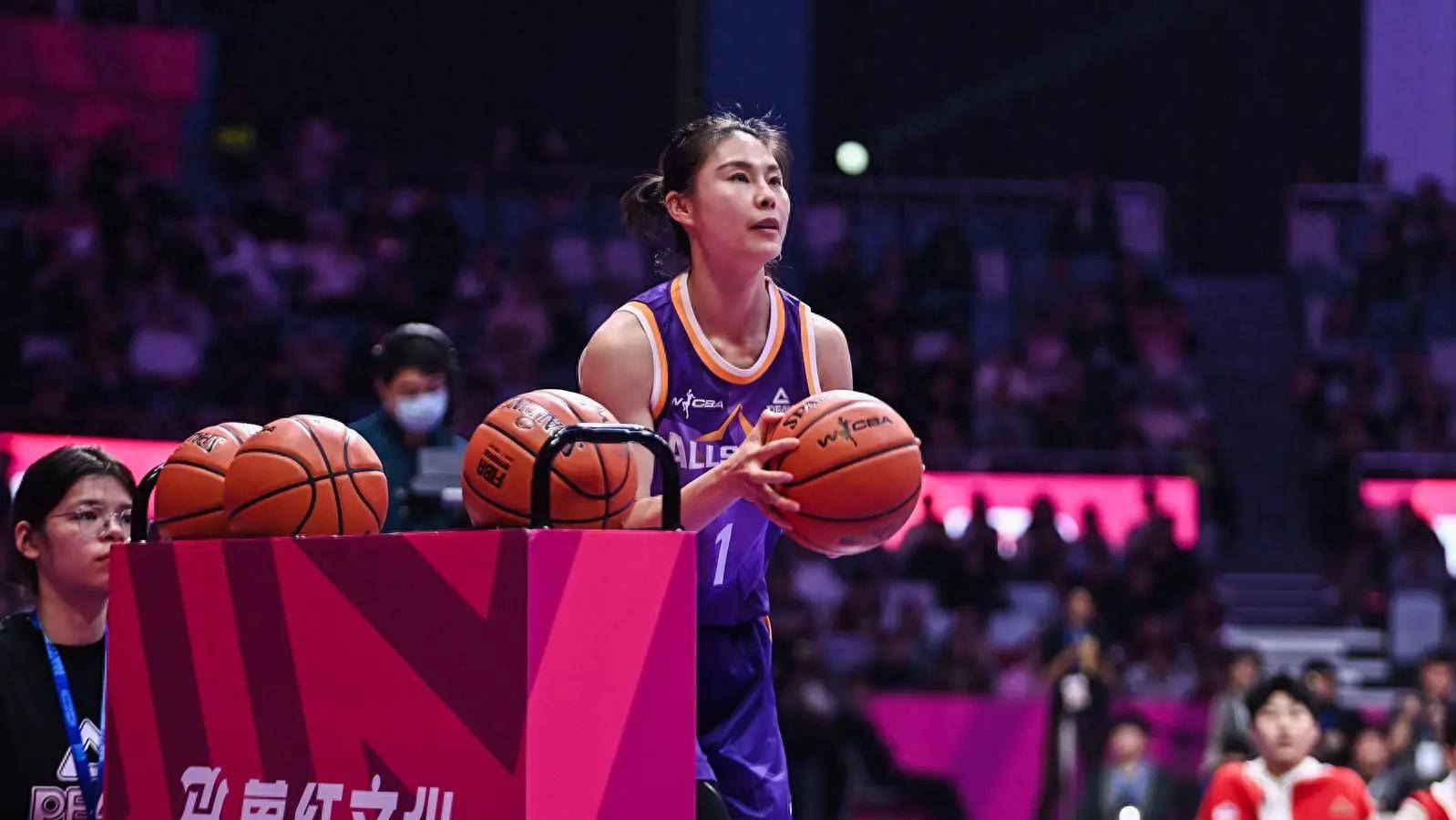 海南女篮精彩表现，成功晋级半决赛