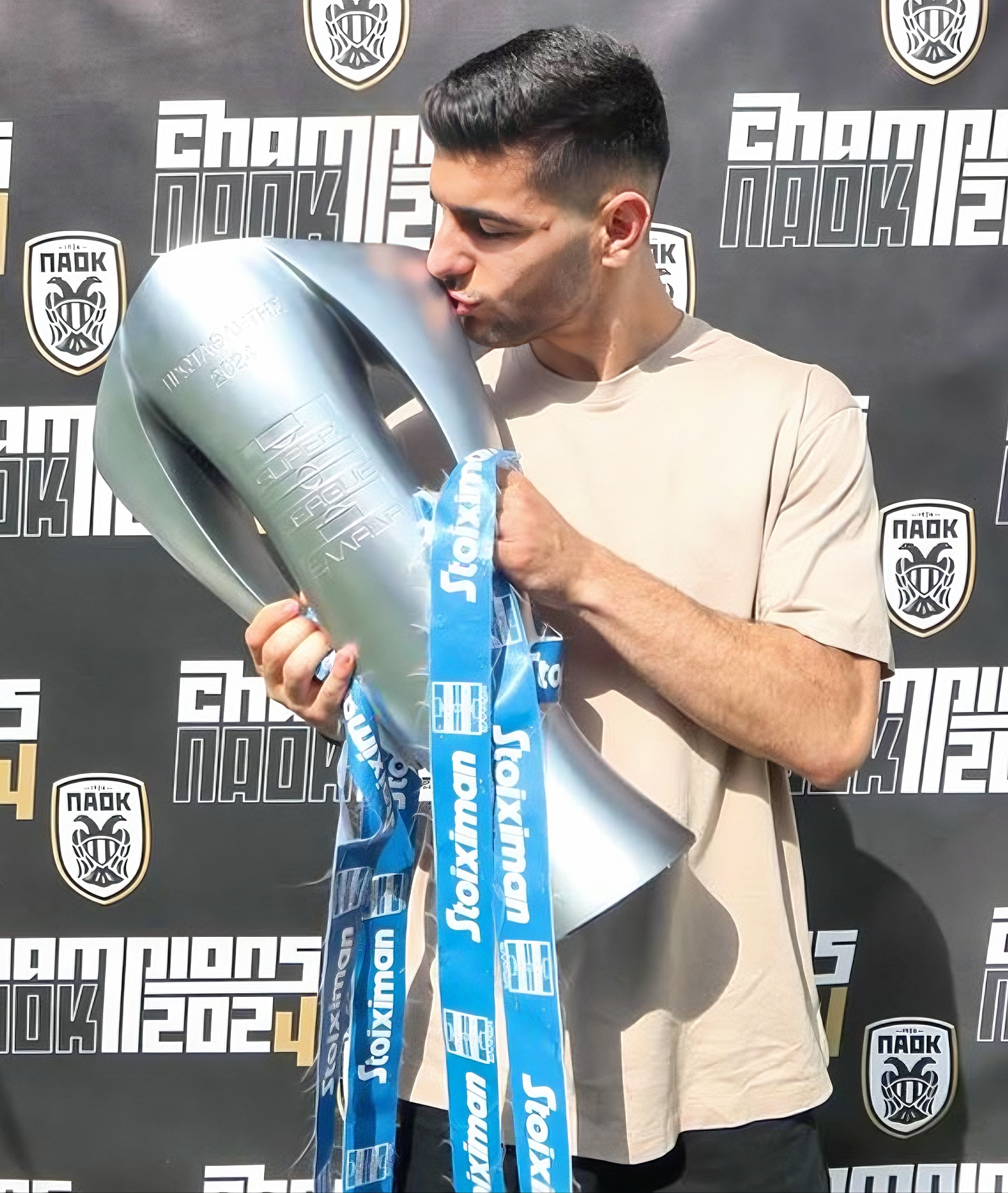 希腊选手场上奋力拼搏,获得好成绩 希腊选手场上奋力拼搏,获得好成绩