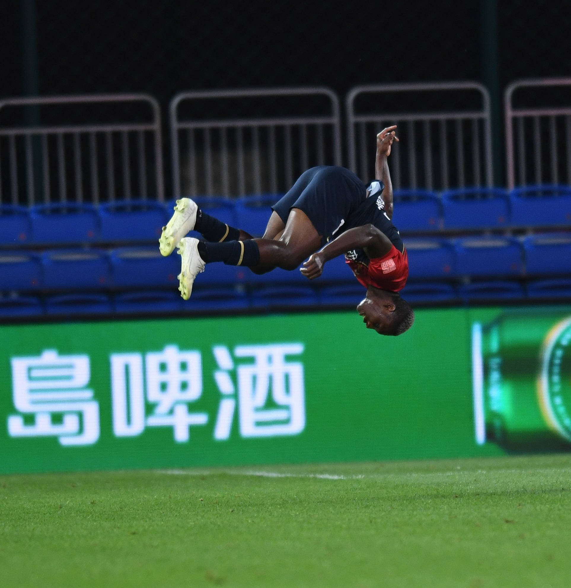 包含大连人客场战平深圳佳兆业,争取保级成功的词条 包含大连人客场战平深圳佳兆业,争取保级成功的词条