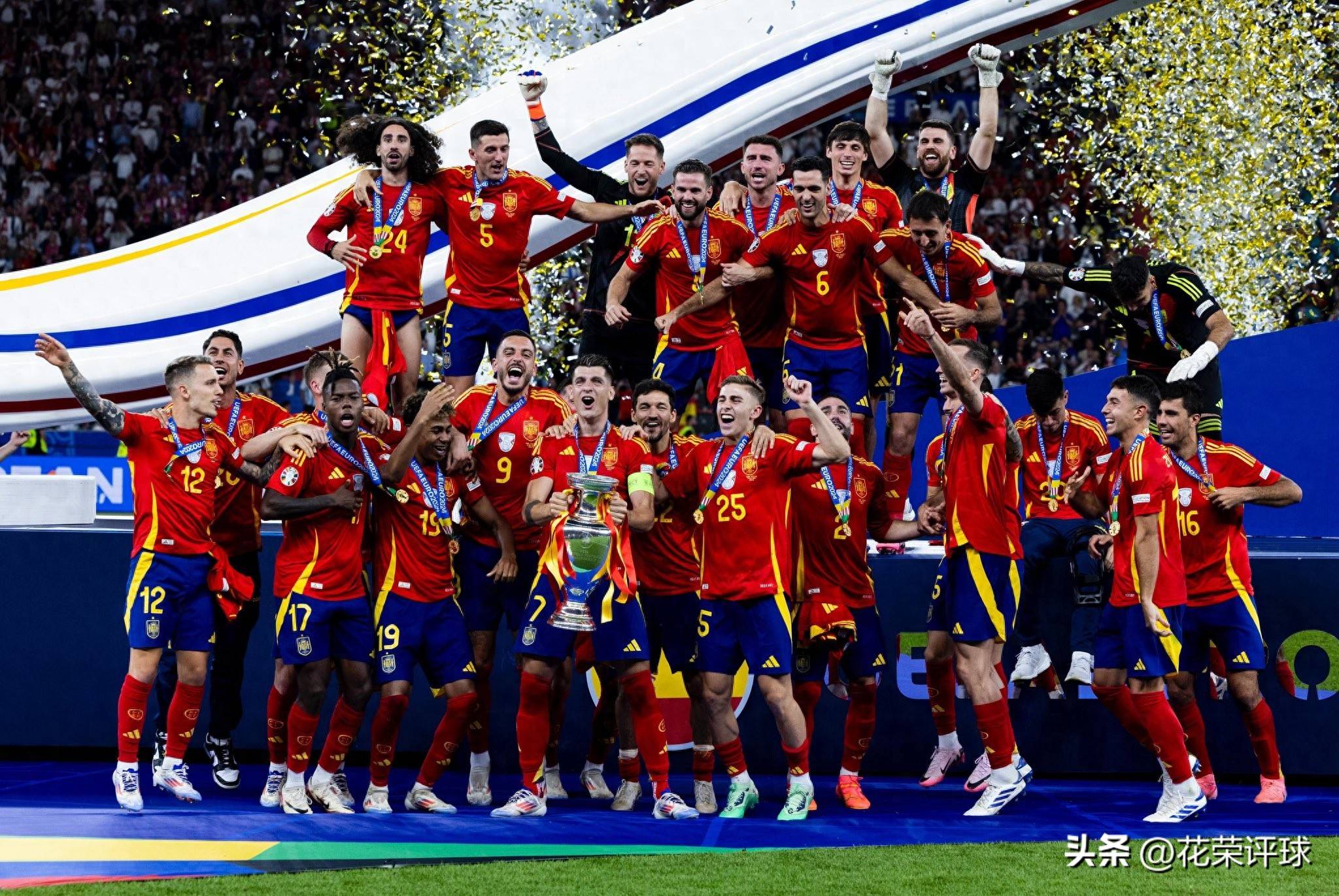 精彩纷呈的足球盛宴吸引众多球迷 精彩纷呈的足球盛宴吸引众多球迷