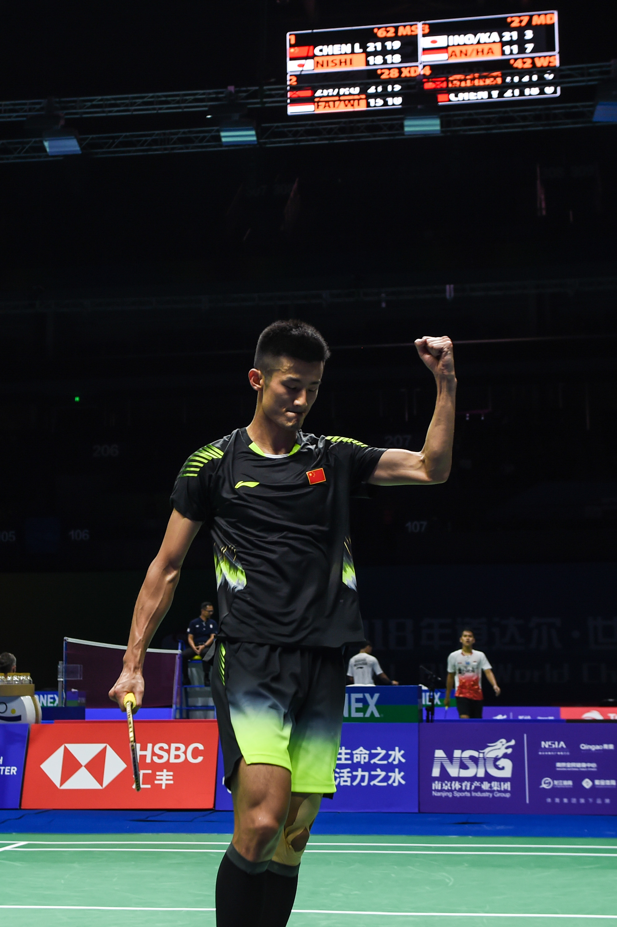 关于中国羽毛球队力克马来西亚羽毛球队，谌龙完成帽子戏法的信息