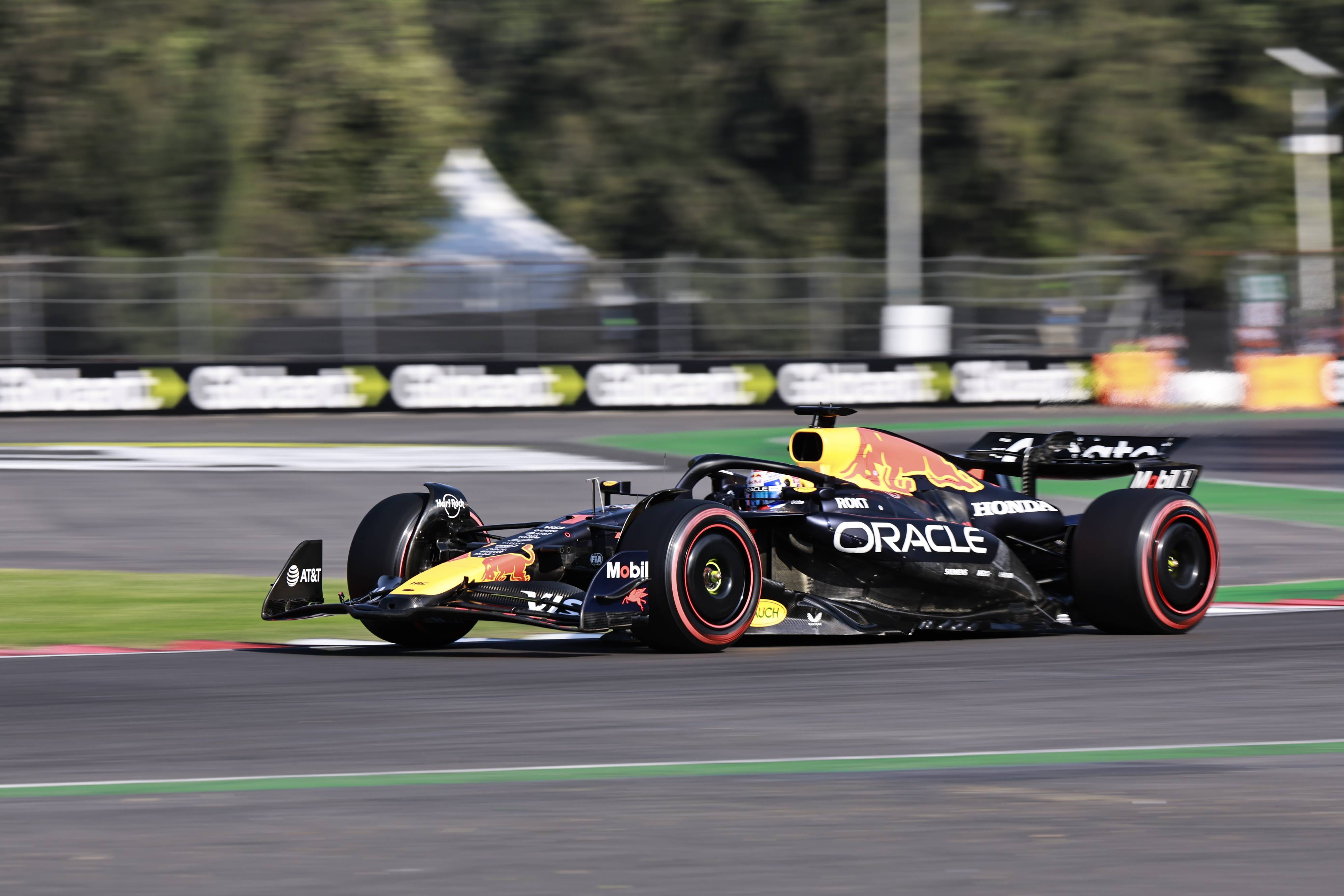 红牛二队逆转红牛车队,汉密尔顿统治全场 红牛二队逆转红牛车队,汉密尔顿统治全场